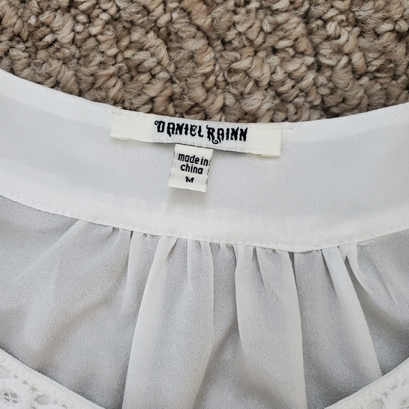 🤍Beautiful top🤍 - Picture 5 of 6